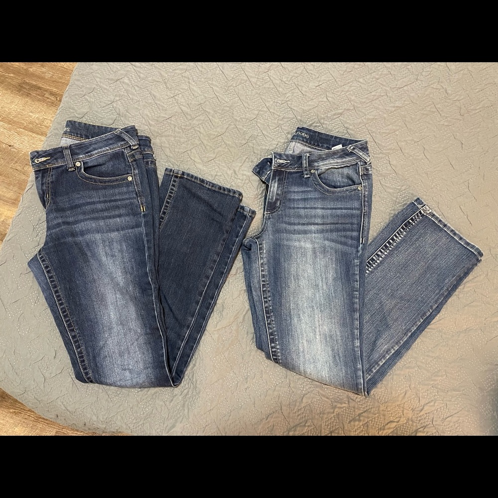 Two pairs of Maurices size 6 regular jeans
